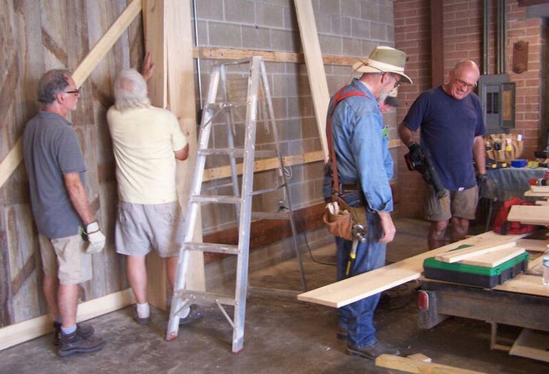 The decision was to create a working garage for training of the operation and repair of vintage cars